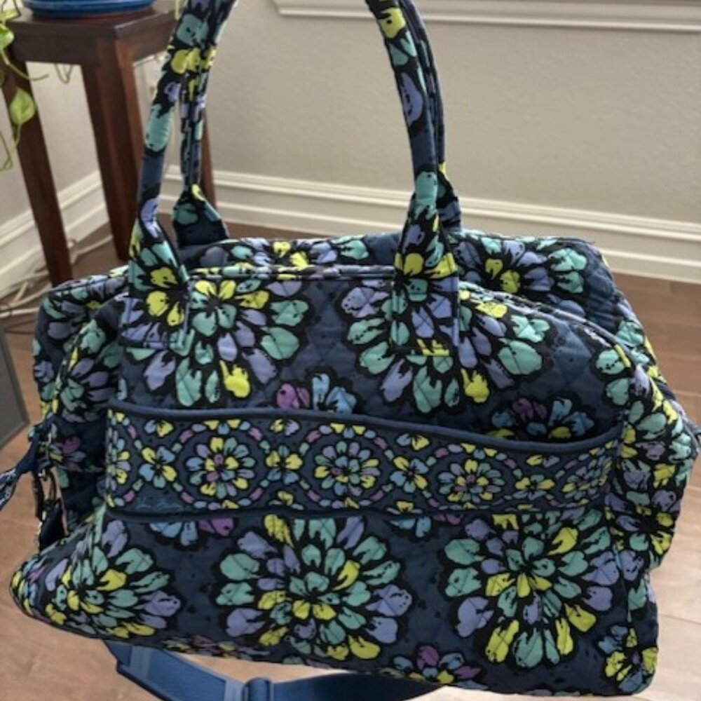 NWOT Vera Bradley Weekender Travel Bag Shoulder Strap Retired Indigo Pop